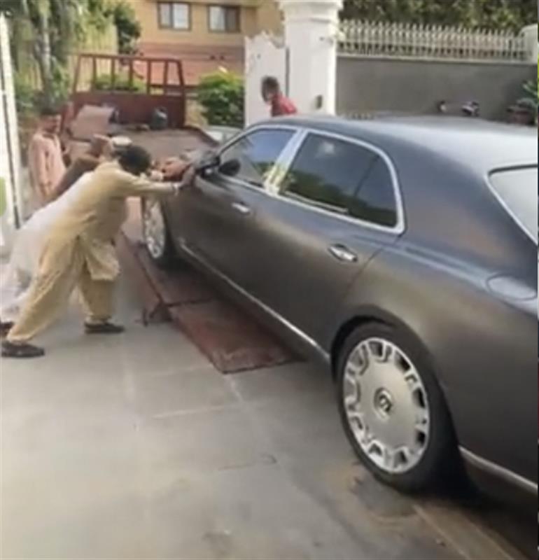 Bentley car worth $300,000 stolen from London, found in Karachi