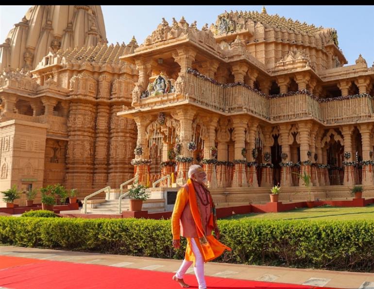 ਪ੍ਰਧਾਨ ਮੰਤਰੀ ਮੋਦੀ ਨੇ ਸੋਮਨਾਥ ਸਵਾਭਿਮਾਨ ਪਰਵ ਵਿੱਚ ਲਿਆ ਹਿੱਸਾ,  ਓਮਕਾਰ ਮੰਤਰ ਦੀ ਗੂੰਜ ਨਾਲ ਸੋਮਨਾਥ ਗੂੰਜਿਆ; ਇਤਿਹਾਸ, ਵਿਸ਼ਵਾਸ ਅਤੇ ਤਕਨਾਲੋਜੀ ਆਹਲਾ ਸੁਮੇਲ 