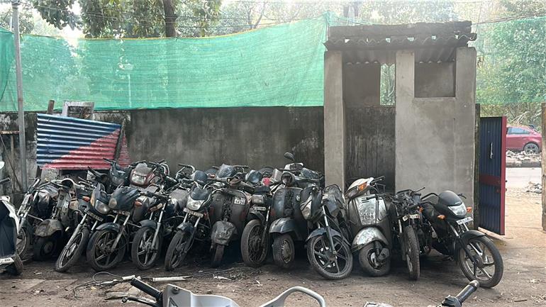 ਐੱਸ.ਏ.ਐੱਸ. ਨਗਰ ਪੁਲਿਸ ਵੱਲੋਂ ਜ਼ਬਤ ਵਾਹਨਾਂ ਦੀ ਨਿਲਾਮੀ, 36.58 ਲੱਖ ਰੁਪਏ ਦਾ ਸਰਕਾਰੀ ਮਾਲੀਆ ਇਕੱਠਾ-ਅੱਠ ਥਾਣਿਆਂ ਵਿੱਚ ਤਿੰਨ ਦਿਨਾਂ ਦੌਰਾਨ 351 ਵਾਹਨਾਂ ਦੀ ਨਿਲਾਮੀ   