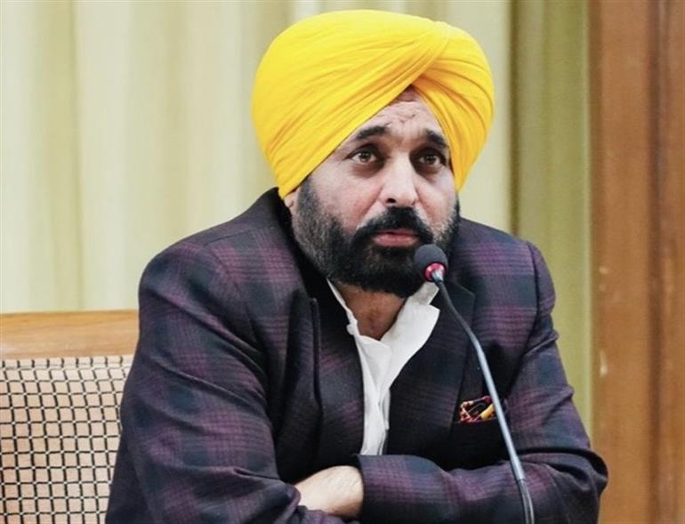 ਪੰਜਾਬ ਦੇ ਮੁੱਖ ਮੰਤਰੀ ਭਗਵੰਤ ਮਾਨ ਨੂੰ ਮੋਹਾਲੀ ਦੇ ਫੋਰਟਿਸ ਹਸਪਤਾਲ ਲਿਜਾਇਆ ਗਿਆ