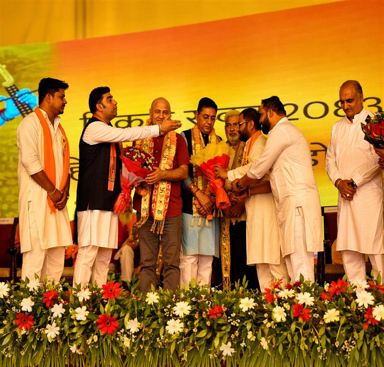 ਪੰਜਾਬ ਦੇ 13,000 ਪਿੰਡਾਂ ਨੂੰ 'ਮੁੱਖ ਮੰਤਰੀ ਰੌਸ਼ਨ ਪੰਜਾਬ ਯੋਜਨਾ' ਤਹਿਤ ਮਿਲਣਗੀਆਂ ਸੋਲਰ ਸਟ੍ਰੀਟ ਲਾਈਟਾਂ: ਅਮਨ ਅਰੋੜਾ